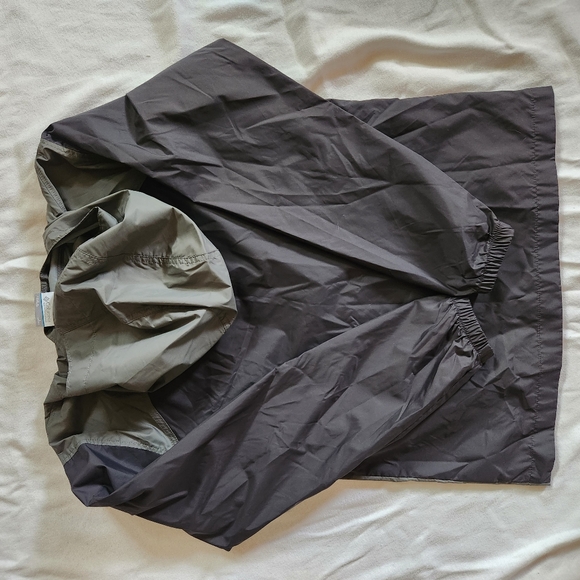 Columbia Kids Rain Jacket – Gray & Black with Red Zip (Size L/14-16) - Picture 10 of 10